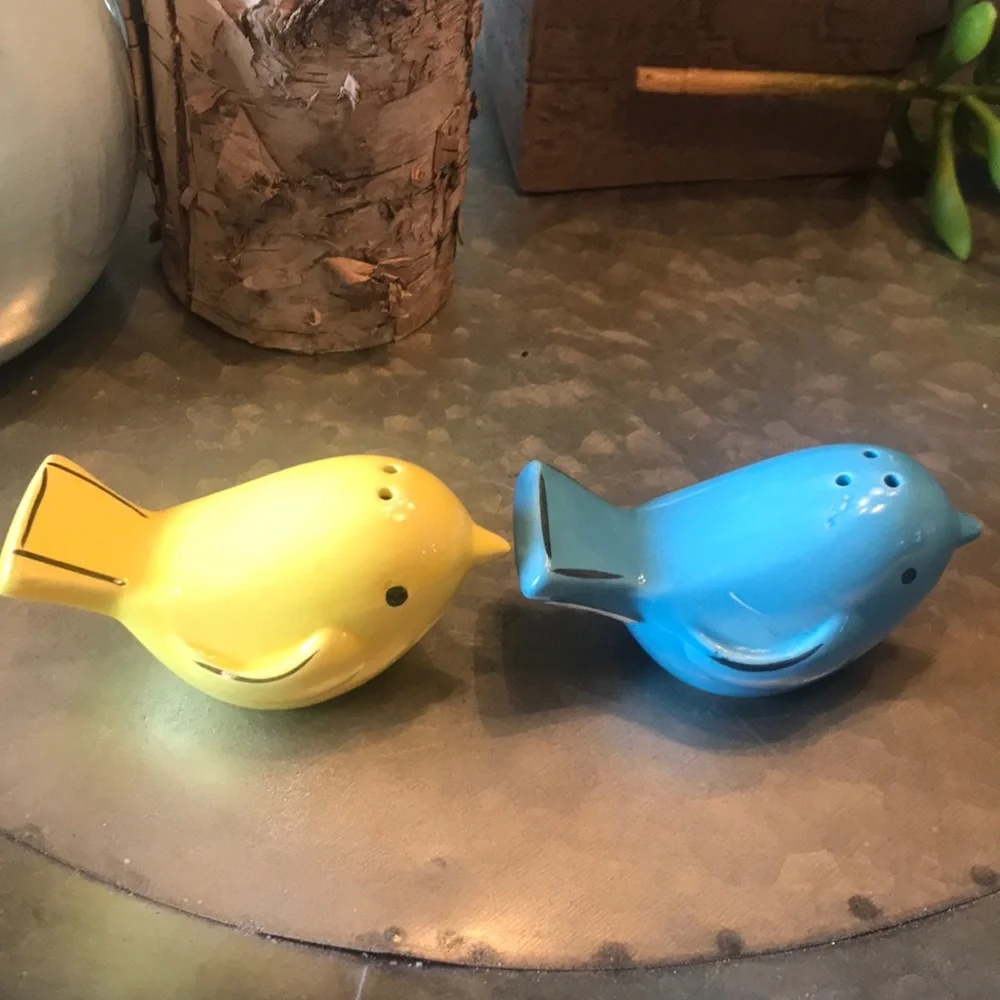 Cute Little Birdy Salt & Pepper Shakers